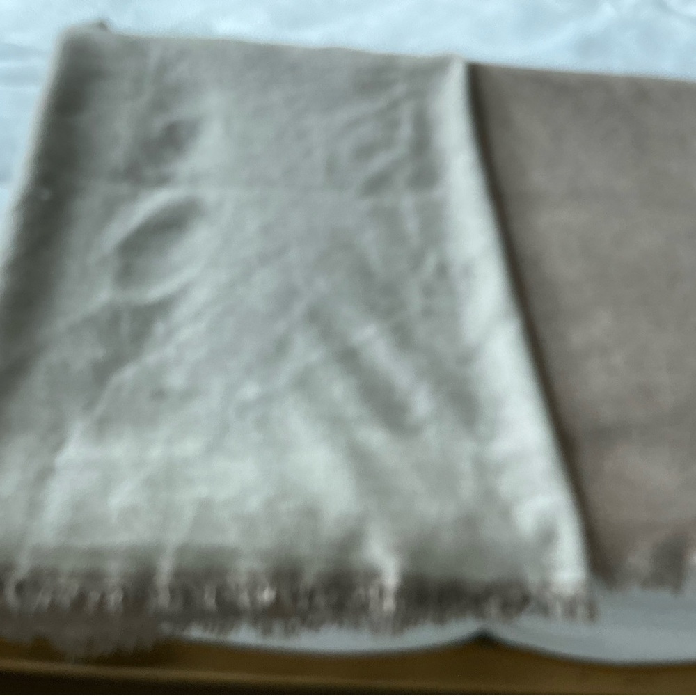 ALICE WALK LIKE NEW TAUPE CASHMERE SHAWL - Picture 4 of 8